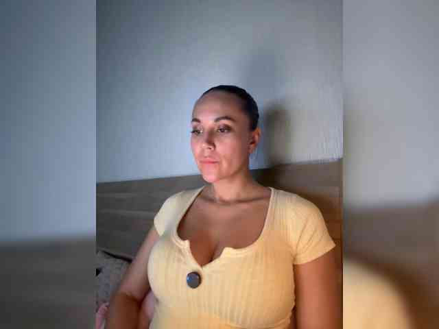QWEENII webcam