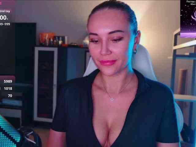 QWEENII webcam