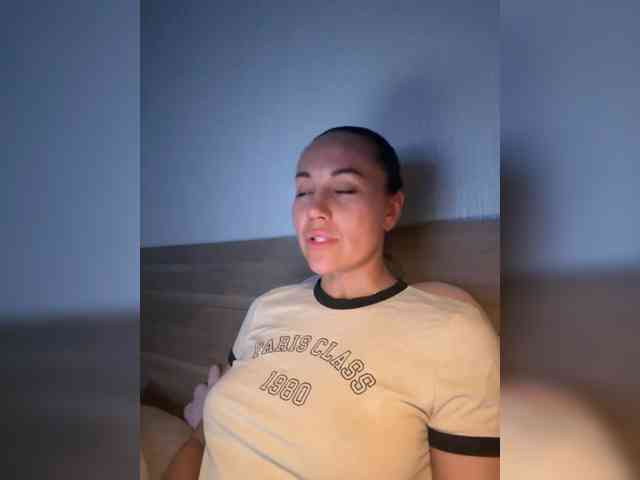 QWEENII webcam