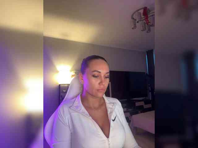 QWEENII webcam