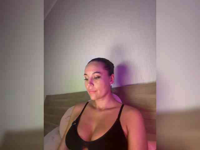 QWEENII webcam