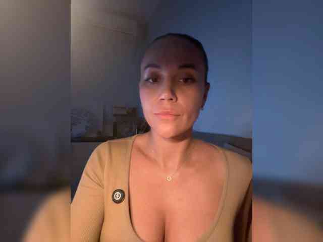 QWEENII webcam