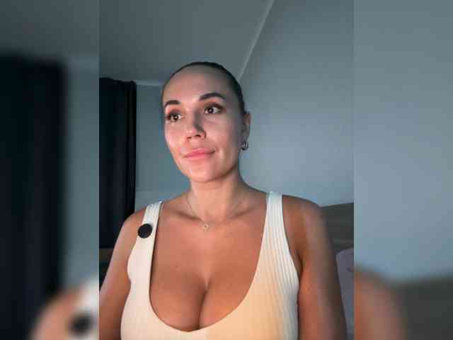 QWEENII webcam