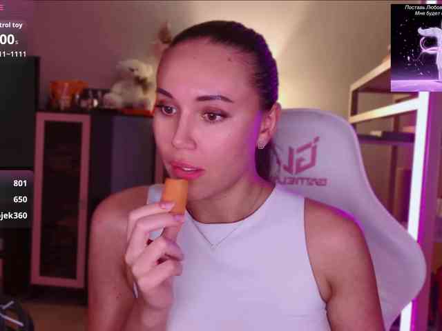 QWEENII webcam