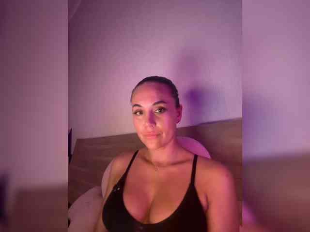QWEENII webcam