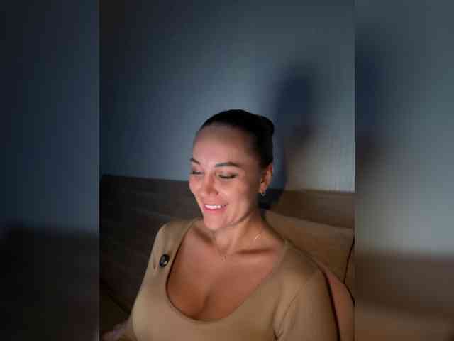 QWEENII webcam