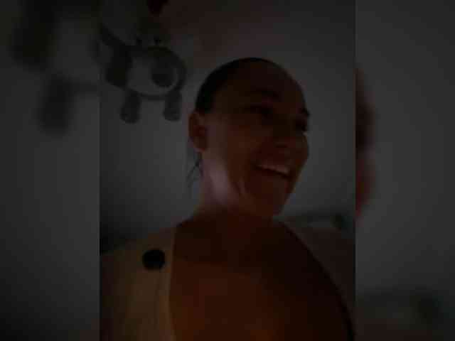 QWEENII webcam