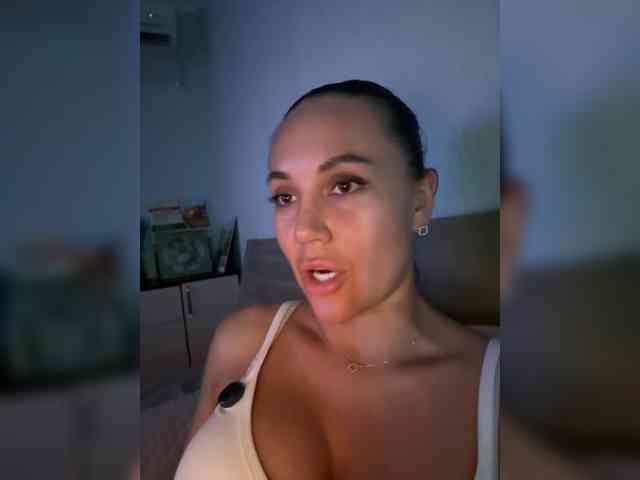 QWEENII webcam
