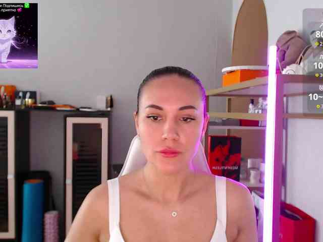 QWEENII webcam