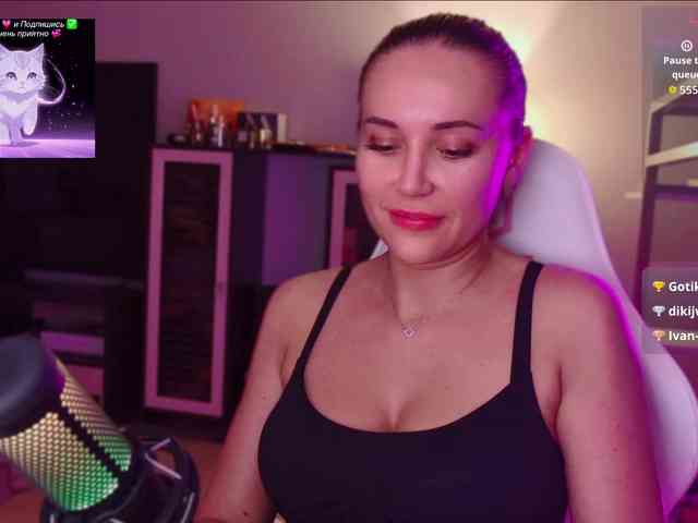 QWEENII webcam