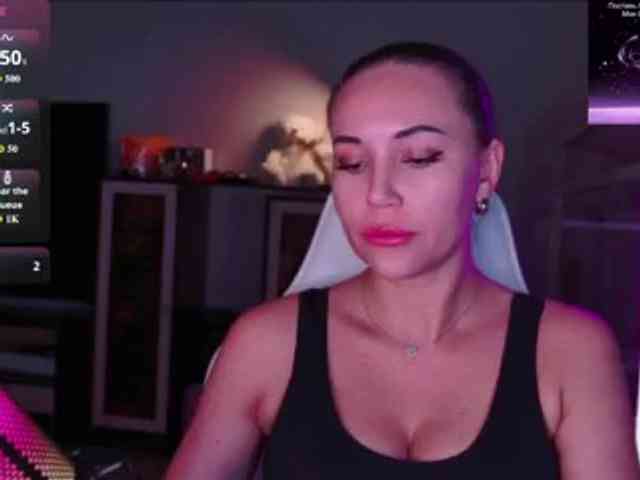 QWEENII webcam