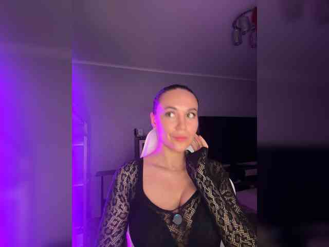 QWEENII webcam
