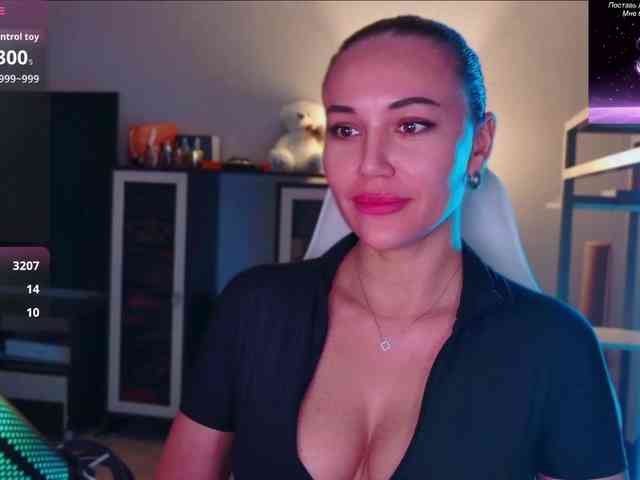 QWEENII webcam