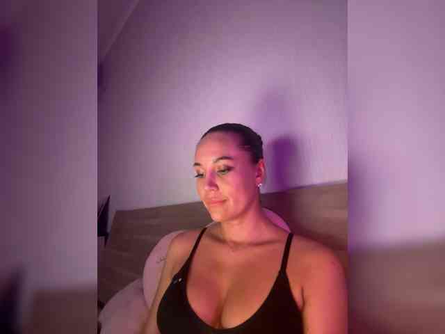 QWEENII webcam