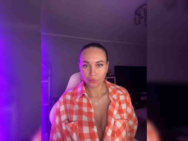 QWEENII webcam