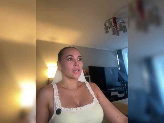 QWEENII webcam