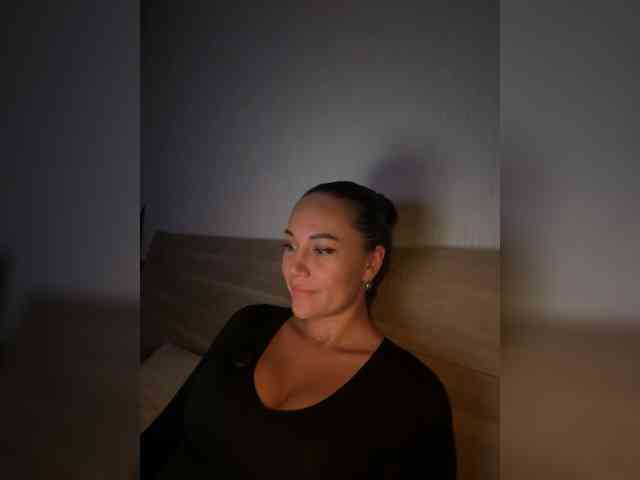 QWEENII webcam