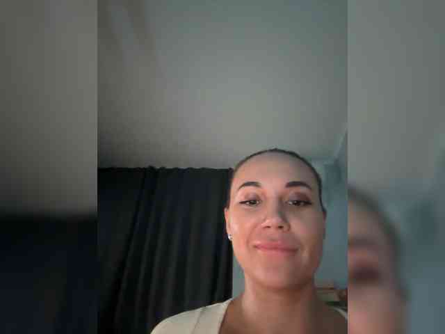 QWEENII webcam