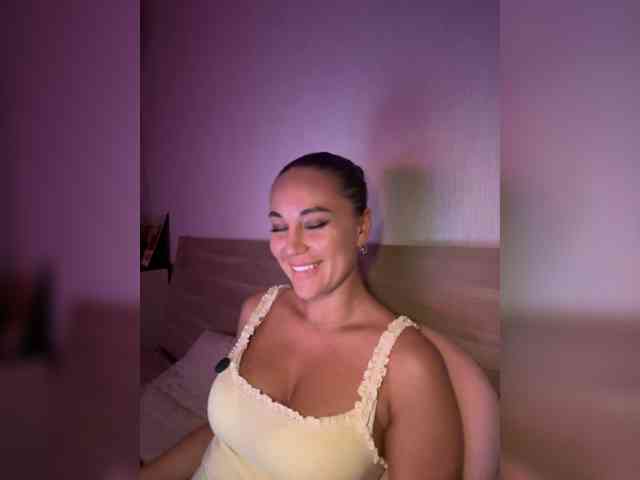 QWEENII webcam