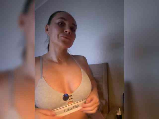 QWEENII webcam