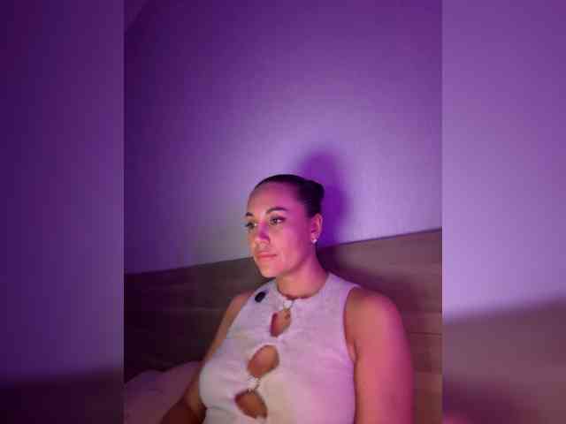 QWEENII webcam