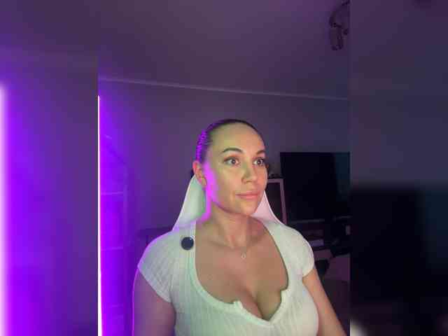 QWEENII webcam