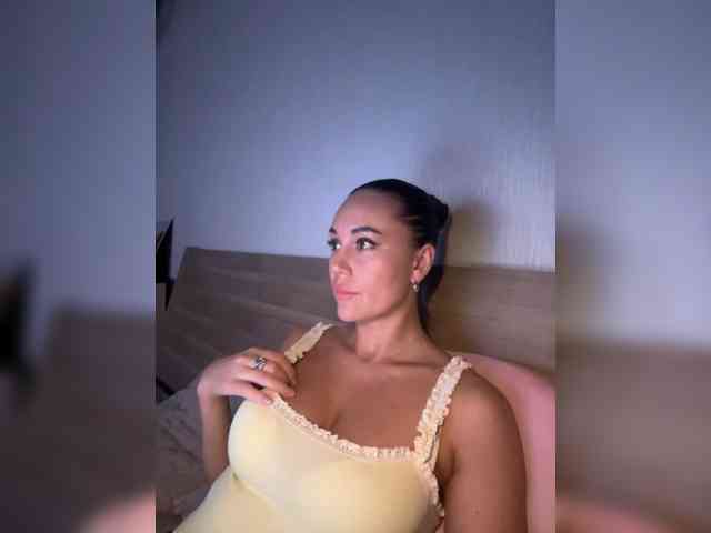 QWEENII webcam