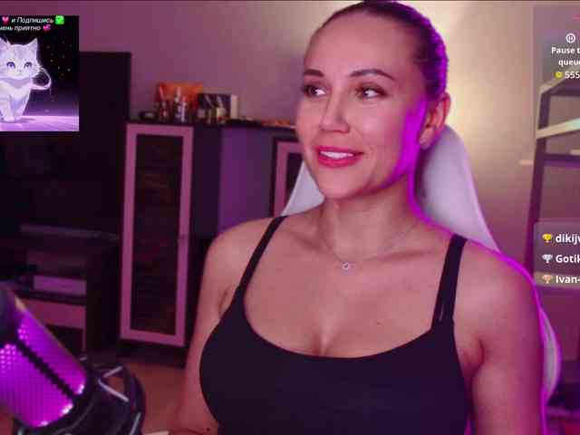 QWEENII webcam