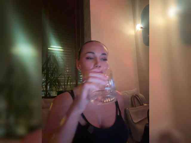 QWEENII webcam