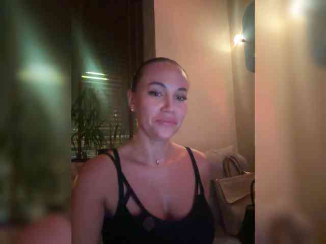 QWEENII webcam