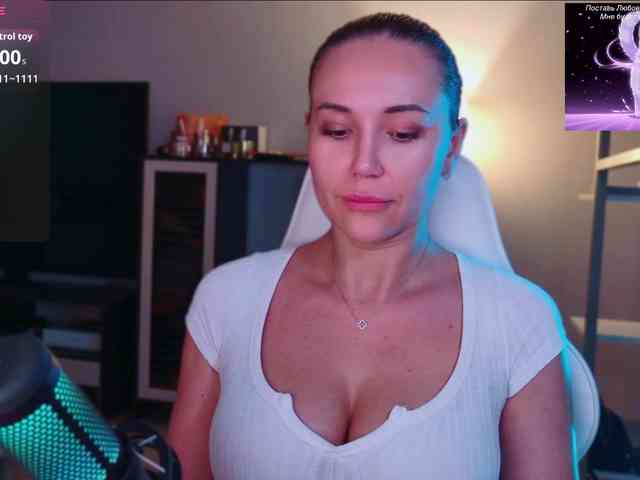 QWEENII webcam