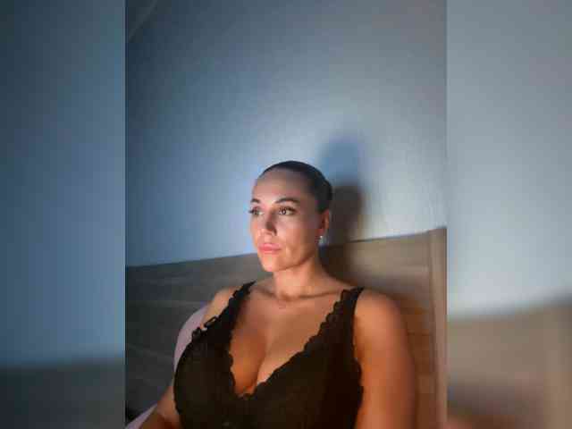 QWEENII webcam