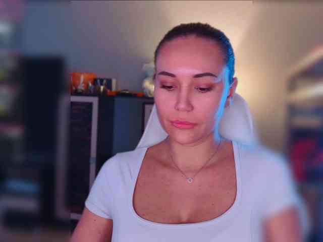 QWEENII webcam