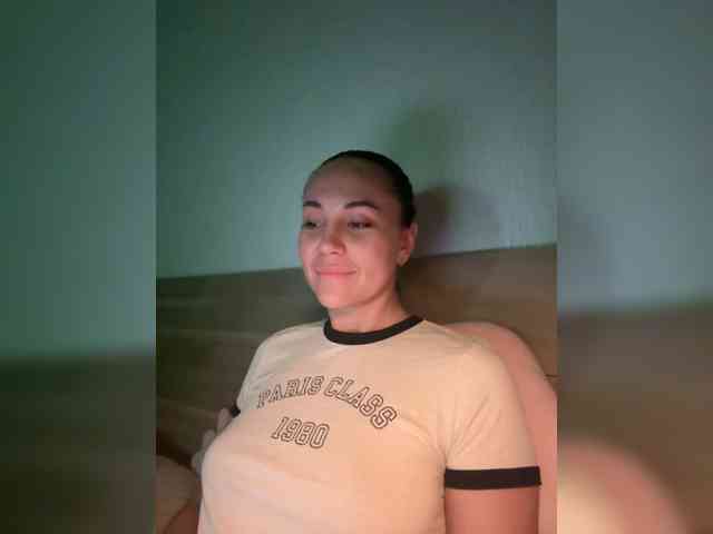 QWEENII webcam
