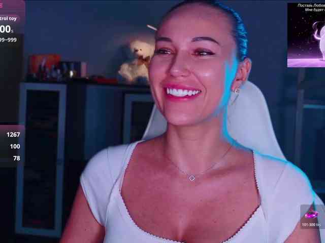 QWEENII webcam