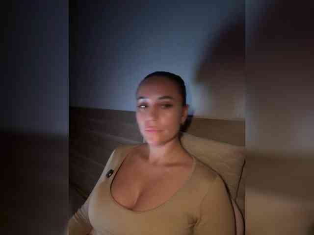 QWEENII webcam