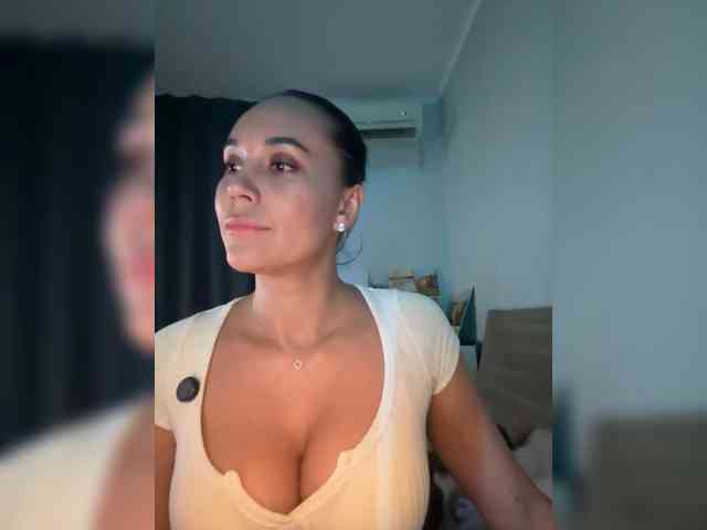 QWEENII webcam