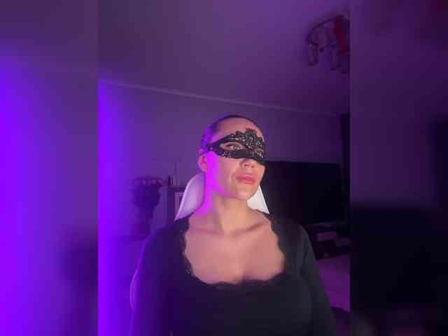 QWEENII webcam