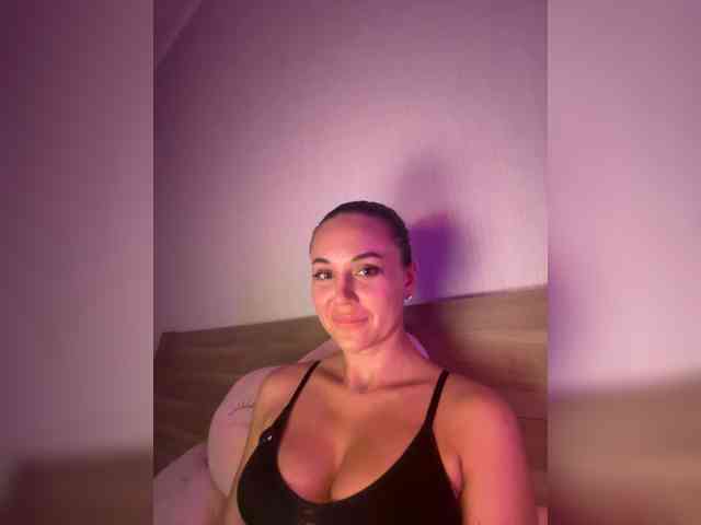 QWEENII webcam