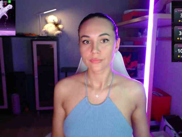 QWEENII webcam