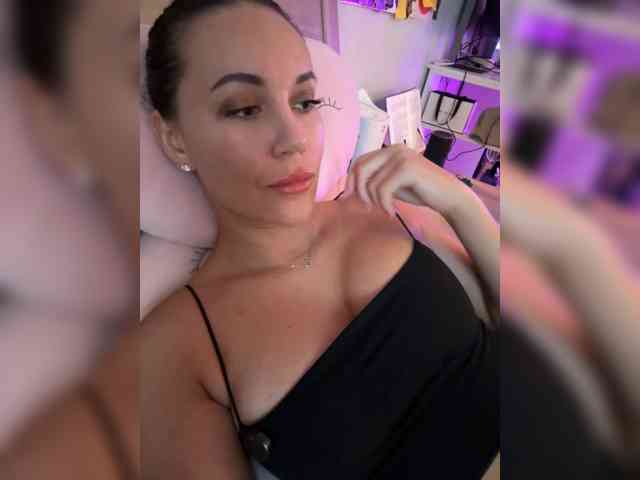 QWEENII webcam