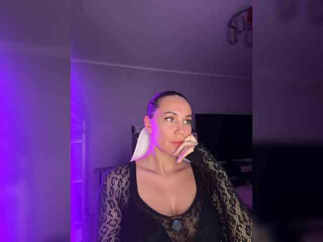 QWEENII webcam