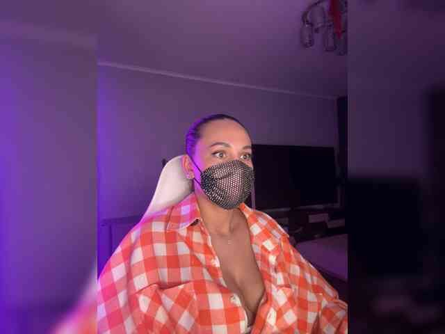 QWEENII webcam