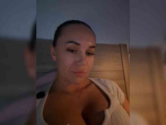 QWEENII webcam
