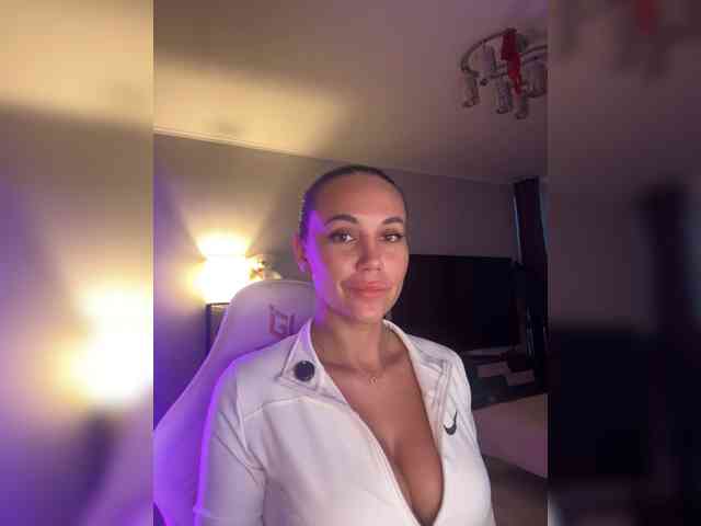 QWEENII webcam