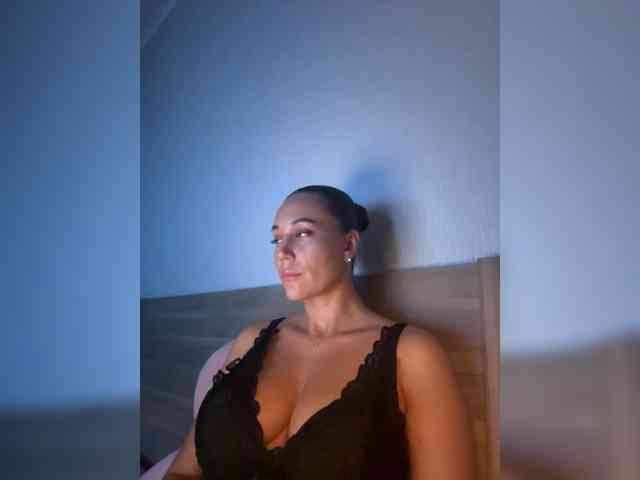 QWEENII webcam