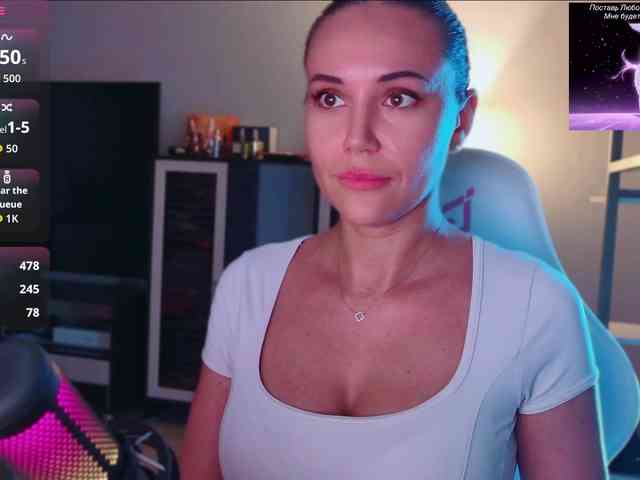 QWEENII webcam