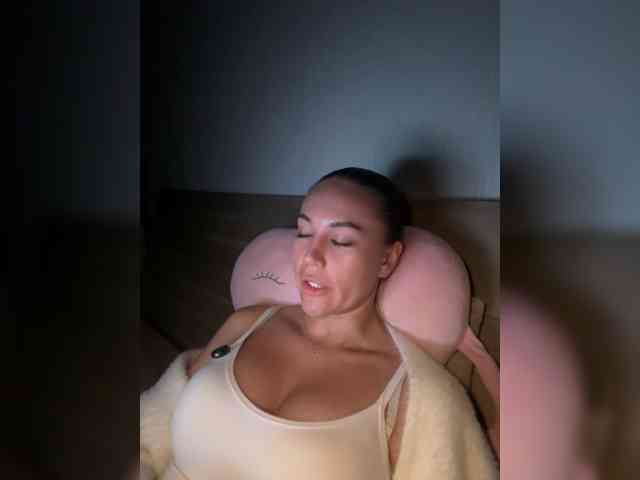 QWEENII webcam