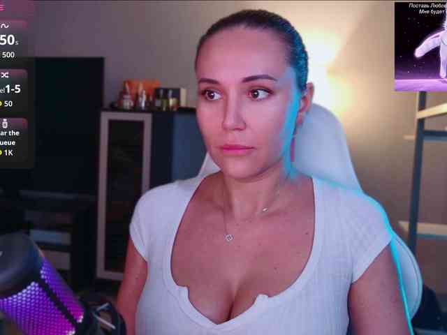QWEENII webcam