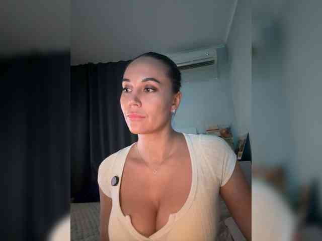 QWEENII webcam